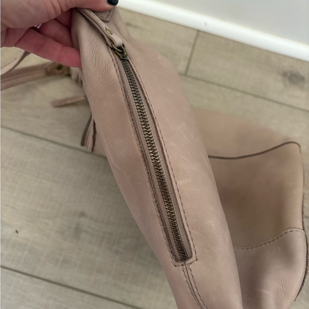 American Leather Company Tan Hobo Shoulder Bag - Picture 5 of 9